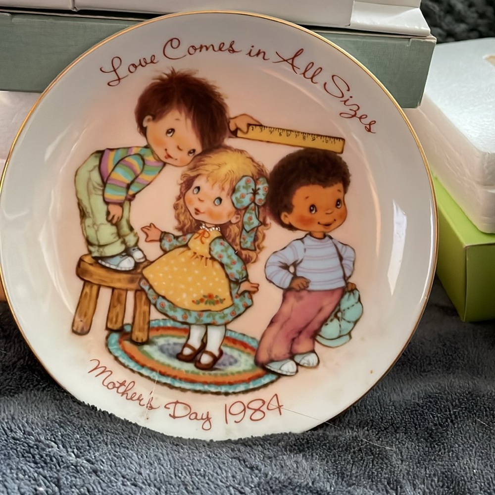 Avon collectible Mother’s Day plates. - Picture 4 of 6